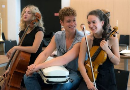 Crescendo Karin Markovich, Lili Zahavi, Daniel Donskoy – © CCC Filmkunst Christian Luedeke