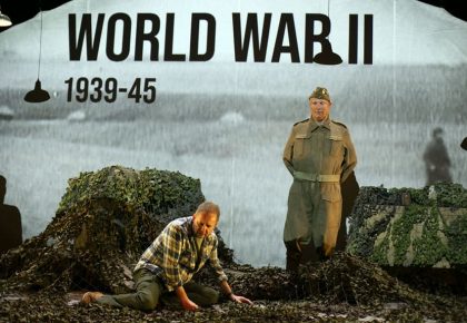Escena de la Segunda Guerra Mundial con Ian Priestley y Austin Gunn