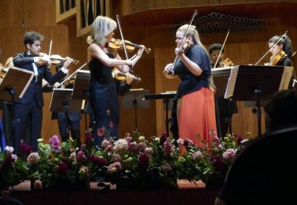 La violinista jamaicana Ellinor D´Melon toca esta semana con la Real Filharmonía de Galicia April 2018 – Performing with Anne Sophie Mutter in Bach’s Double Violin Concerto – ©: Juan de la Fuente