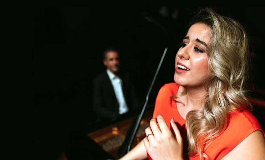 La soprano Mar Morán recibe el Premio Lola Rodríguez de Aragón