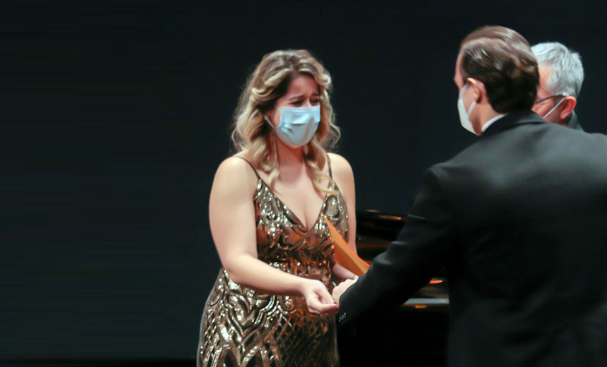 La soprano Mar Morán recibe el Premio Lola Rodríguez de Aragón