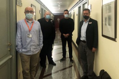 De izquierda a derecha, Luís Vidal, el senador del PP Ramón Rodríguez y Vicente Cerdá. – © Ramón Rodríguez