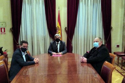 De izquierda a derecha, Jordi Maura, Vicente Cerdá, el senador de Compromís Carles Mulet y Luís Vidal – © Carlos Mulet