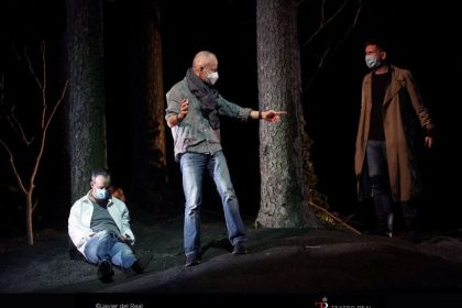 Claus Guth (director de escena de Don Giovanni), en el centro, en un ensayo de escena de Don Giovanni,