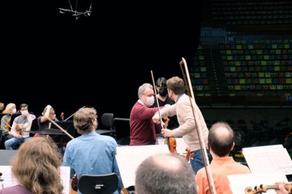 El maestro Josep Pons en el ensayo de esta mañana con la Orquesta Sinfónica de Galicia (© OSG)
