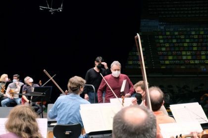 El maestro Josep Pons en el ensayo de esta mañana con la Orquesta Sinfónica de Galicia (© OSG)