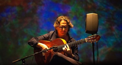 Paco Cruzado, guitarrista y compositor, presenta su discografía de Escuela Bolera y Flamenco