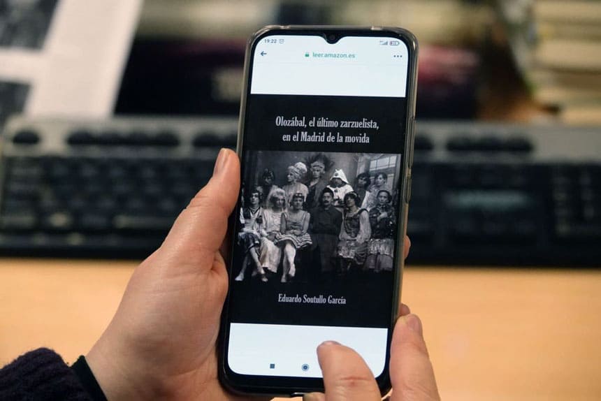 Texto con link a banda sonora, lo curioso en un ebook del compositor Eduardo Soutullo