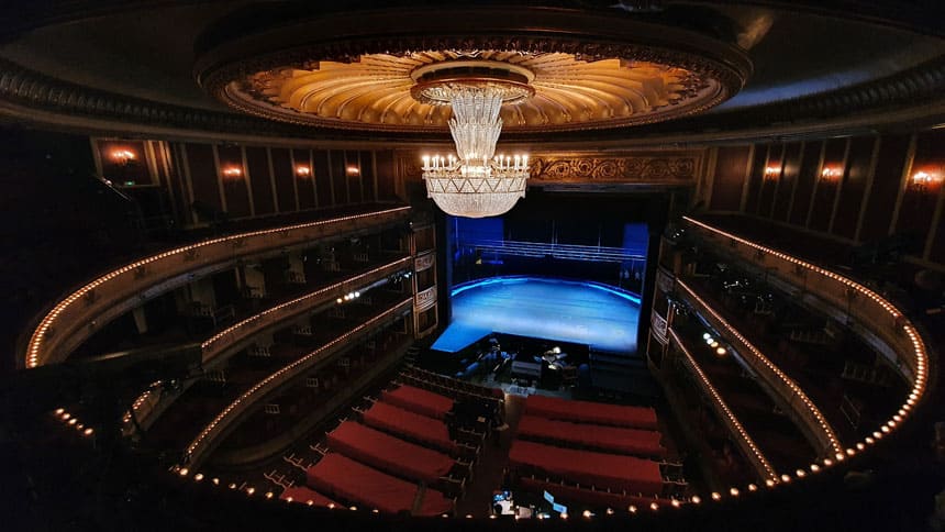 El Teatro de la Zarzuela cambia el inicio de las funciones por adelanto del toque de queda