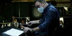 El maestro Karel Mark Chichon en un ensayo de Luisa Fernanda
