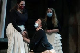 Norma (Yolanda Auyanet), Alagisa (Clémentine Margaine) y Clotilde (Berna Perles)