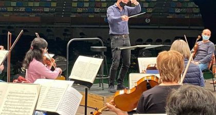 La Sinfónica de Galicia sube con cerca de cien músicos al escenario del Coliseum de A Coruña