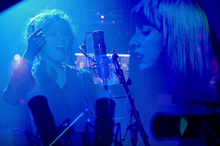 La canción ‘Silencio en el nido’ reúne a Sofía Comas y Sheila Blanco, dos de las mujeres más en forma del nuevo pop español