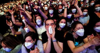 Palau Sant Jordi recibe a 5.000 fanáticos en concierto piloto sin distanciamiento social