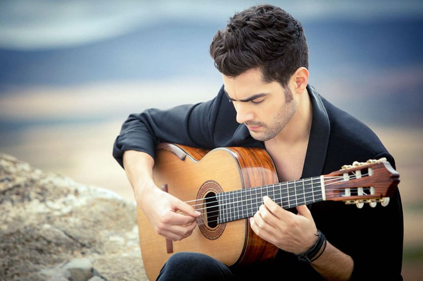 El guitarrista clásico MILOŠ celebra 10 años con Universal Music con un nuevo álbum