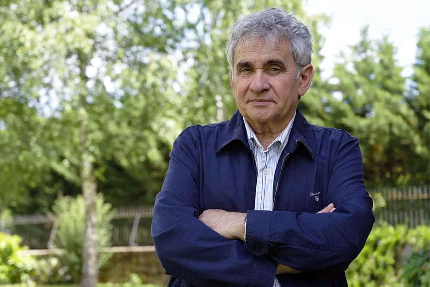 La belleza de la palabra de Bernardo Atxaga se deja abrazar por las melodías de Mikel Azpiroz en un recital único