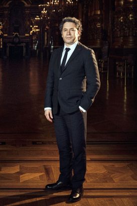 Opéra Garnier, Paris, le 15 avril 2021. Le nouveau directeur musical de l’Opéra de Paris, Gustavo Dudamel. – © Julien Mignot