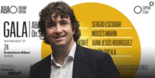 Oliver-Dias-Gala-on-Stage