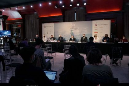 Christopher Purves (Capitán Balstrode), Maria Bengtsson (Ellen Orford), Joan Matabosch (director artístico del TR), Ignacio García-Belenguer (director general del TR), Gregorio Marañón (presidente del TR), Ivor Bolton (director musical), Deborah Warner (directora de escena), Allan Clayton (Peter Grimes).