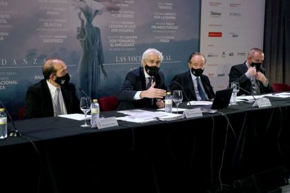 Doctor Santiago Moreno (Comité Médico del TR), Ignacio García-Belenguer (director general del TR), Gregorio Marañón (presidente del TR), Joan Matabosch (director artístico del TR).
