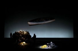 Allan Clayton (Peter Grimes), Clive Bayley (Swallow), solistas, actores y Coro Titular del Teatro Real