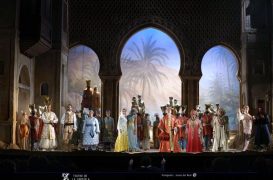 Escena de Benamor – Plano general