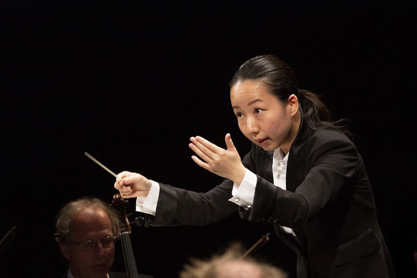 La directora Nodoka Okisawa debuta esta semana con la Real Filharmonía de Galicia