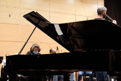 Elisabeth Leonskaja y Dima Slobodeniouk en el ensayo con la OSG de esta mañana en el Coliseum de A Coruña