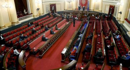Vicent Pelechano dirige la Camerata Llíria City of Music-UIMP en el Senado de España