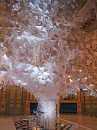 “Last Hope” de Chiharu Shiota – © David Ruano