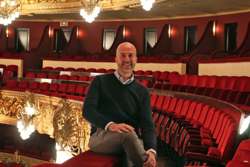 La artista Chiharu Shiota hace físico el «Winterreise» de Schbuert con una instalación en la sala Miralls del Liceu