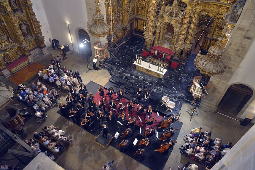 La Real Filharmonía de Galicia ofrece un concierto gratuito en la iglesia de San Martín Pinario