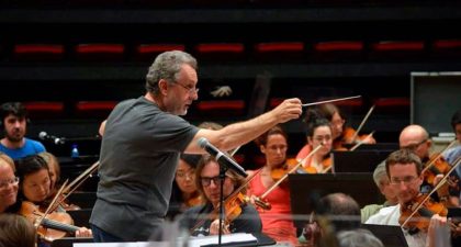 El maestro Josep Pons, vuelve a ponerse al frente de la Orquesta Ciudad de Granada