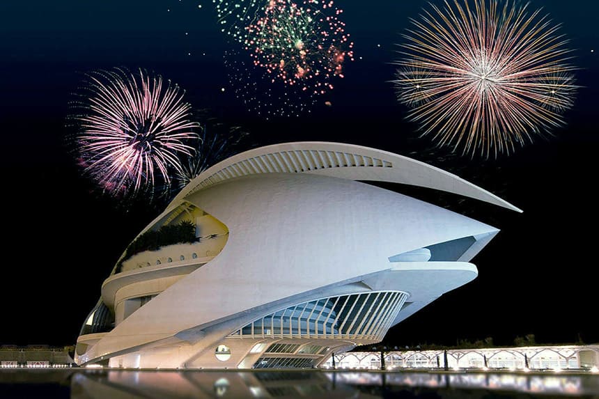 Les Arts propone una visita guiada, un recital de ópera y un cóctel para disfrutar de la Nit del Foc
