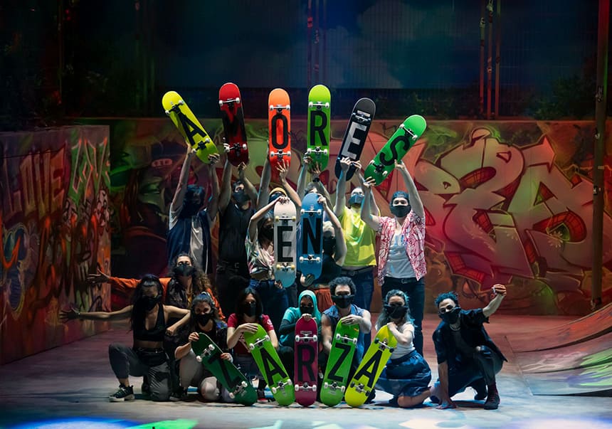 Los jóvenes con el Teatro de la Zarzuela en el ensayo de la opereta de Isaac Albéniz «The Magic Opal»