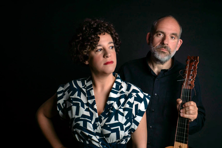 La soprano Èlia Casanova y el ilustrador Paco Giménez presentan su CD sobre el Cancionero de Elvas