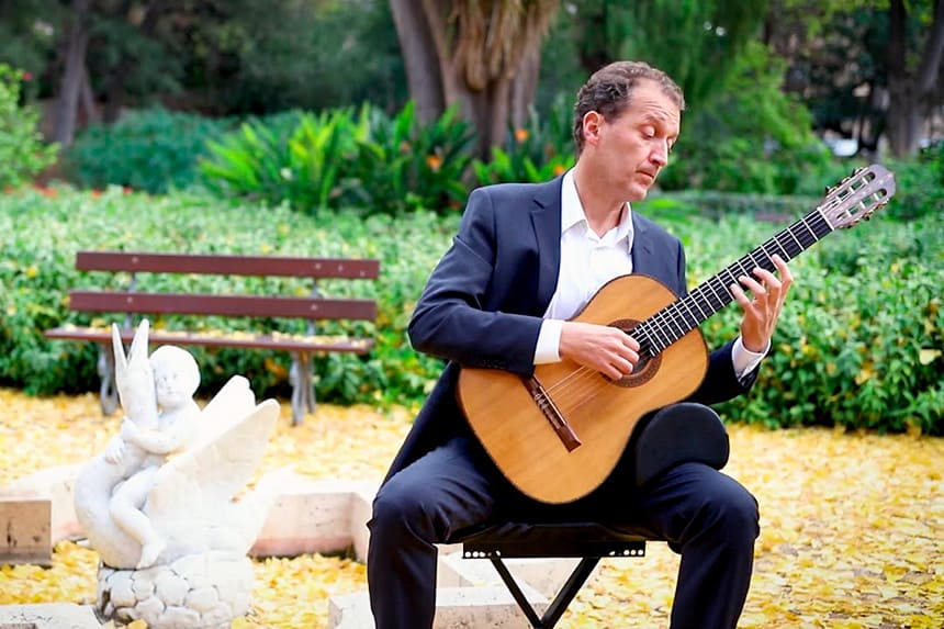 La poesía de Marc Granell llega con la voz de Vicent Camps y la música de Miquel Pérez Perelló