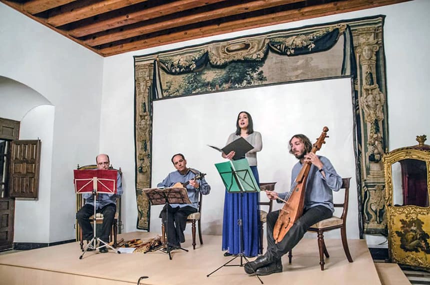 El conjunto Aquel Trovar interpreta las cantigas de Alfonso X el Sabio en el CIMM