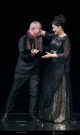 El director artístico del Teatro, Joan Matabosch, fue el encargado de dar el premio a la soprano Marina Rebeka.