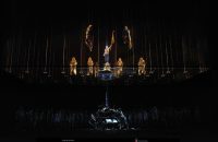 Plano general de  Marion Cotillard (Juana de Arco) y Sylvia Schwartz (La virgen)