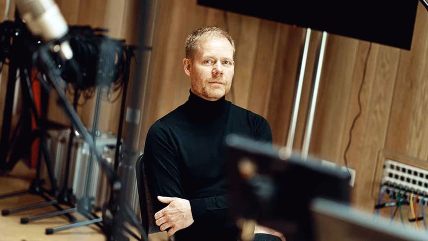 El músico y compositor Max Richter reúne dos piezas emotivas y políticas en un concierto en Teatros del Canal