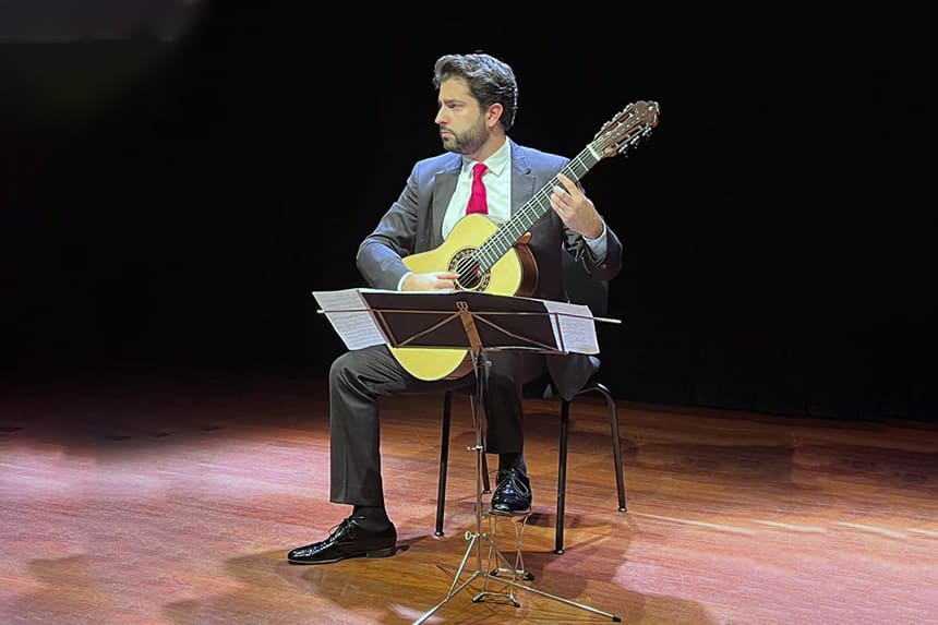 Rafael Aguirre interpreta al Concierto de Aranjuez, como homenaje al maestro Rodrigo