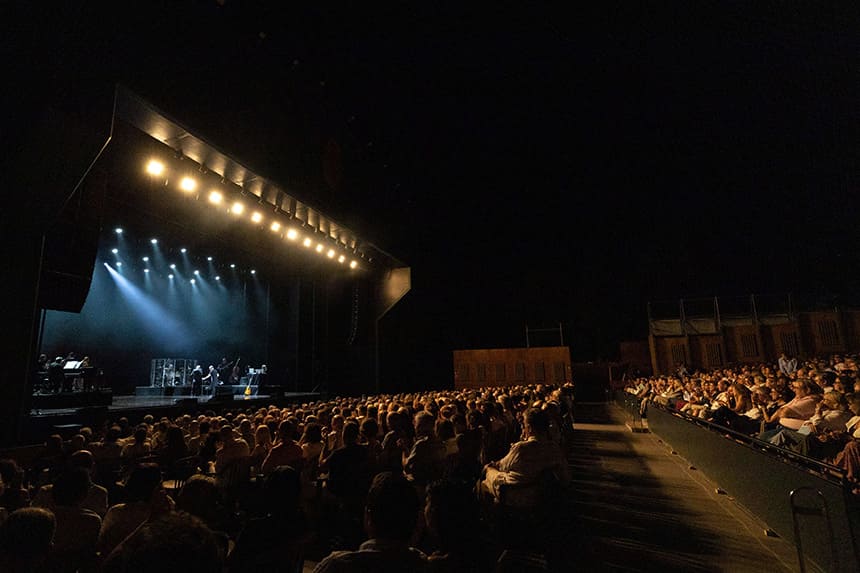 Serrat brinda una última noche para la historia en el Festival Castell de Peralada