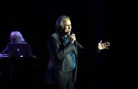 Joan Manuel Serrat en Peralada – © Miquel González