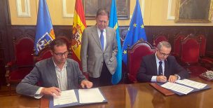 Firma-acuerdo-La-Unión-y-Oviedo