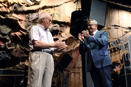 Cantes mineros, música y homenajes marcan el ritmo en el inicio del LXI Cante de las Minas Homenaje minero