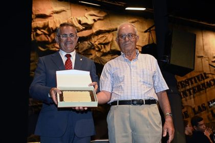 Cantes mineros, música y homenajes marcan el ritmo en el inicio del LXI Cante de las Minas Homenaje minero