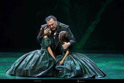 George Gagnidze  (Nabucco) y dos niñas (Celia Sánchez Romero y Emma Sánchez Solís)