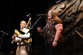 Cantes mineros, música y homenajes marcan el ritmo en el inicio del LXI Cante de las Minas Voz femenina