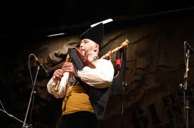 Cantes mineros, música y homenajes marcan el ritmo en el inicio del LXI Cante de las Minas Gaitero solista